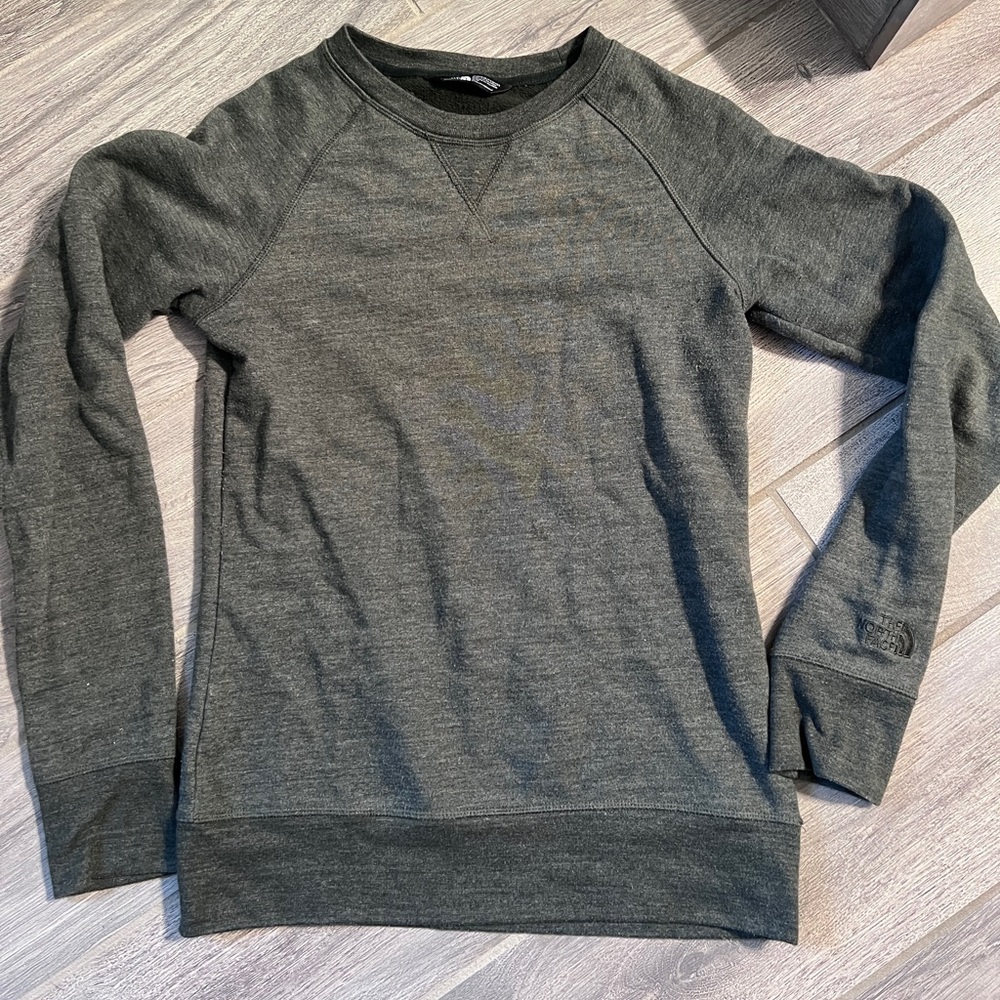 Women’s Northface Sweatshirt